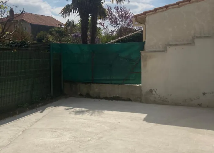 Le Rouget De Lisle Proche Gare